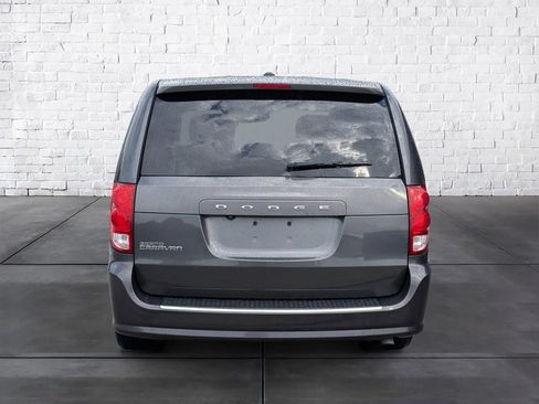 Used 2019 Dodge Grand Caravan SE image 2