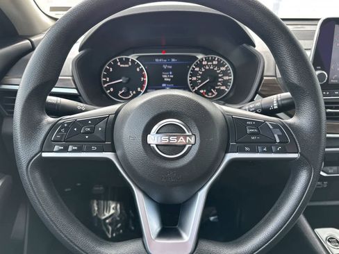 Used 2024 Nissan Altima 2.5 SV FWD image 23