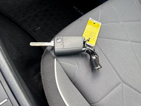 Certified 2025 Volkswagen Jetta Sport image 36