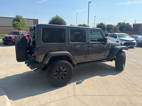 Used 2016 Jeep Wrangler Unlimited Sahara w/ Dual Top Group AWD/4WD image 3