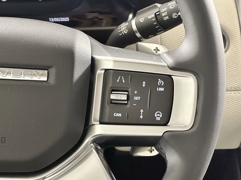 Certified 2025 Land Rover Discovery Dynamic SE AWD/4WD image 19