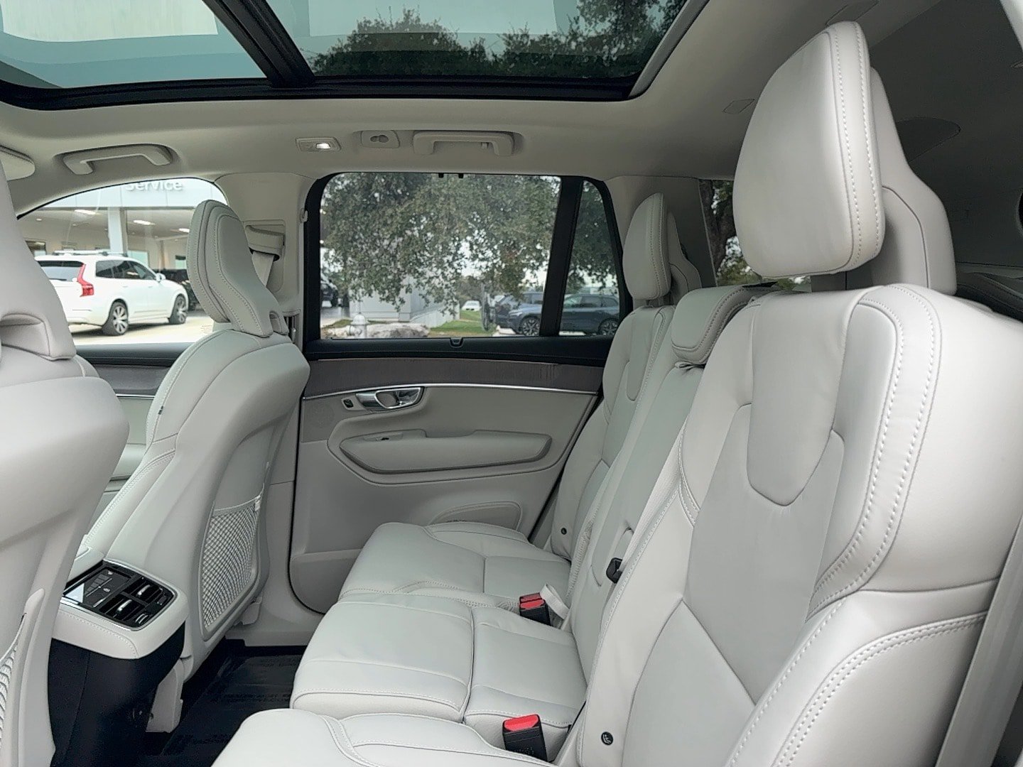 Used 2026 Volvo XC90 B6 Ultra w/ Protection Package AWD/4WD image 16