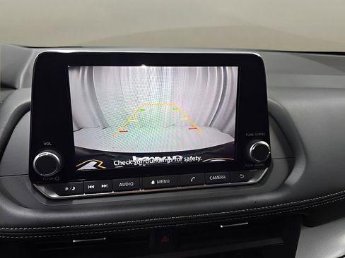 Used 2025 Nissan Rogue SV FWD image 25