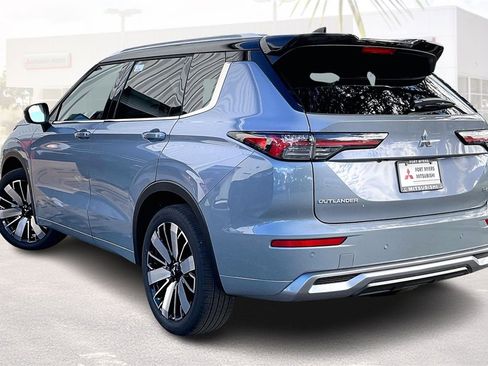 New 2026 Mitsubishi Outlander SEL image 3