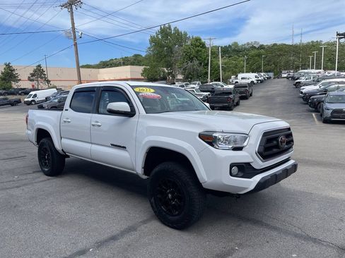 Used 2022 Toyota Tacoma SR5 AWD/4WD image 6