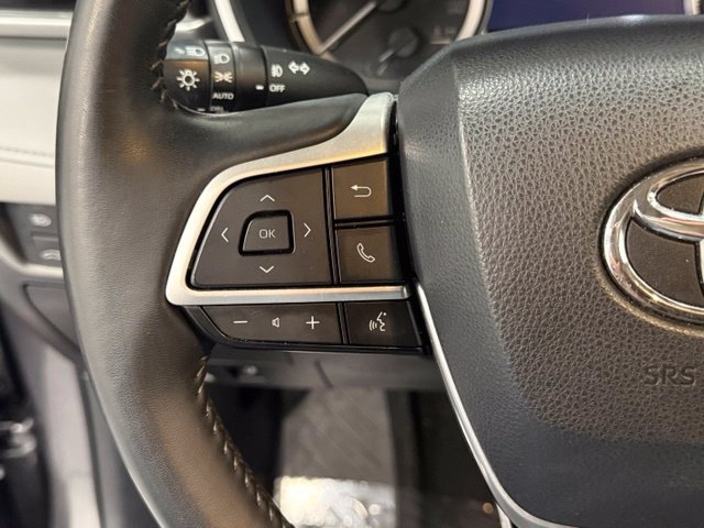 Used 2023 Toyota Highlander XLE FWD image 18