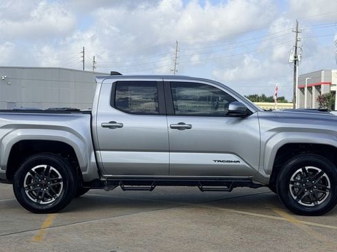Used 2025 Toyota Tacoma TRD Sport RWD image 6