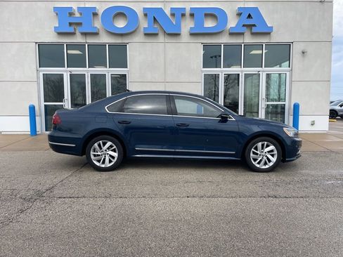 Used 2018 Volkswagen Passat 2.0T SE image 4