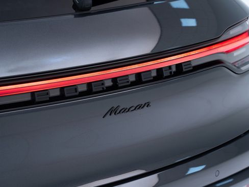 Used 2026 Porsche Macan AWD/4WD image 13