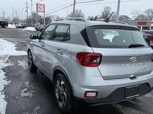 Used 2025 Hyundai Venue SEL image 5