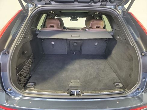 Used 2022 Volvo XC60 B5 Momentum w/ Advanced Package image 7