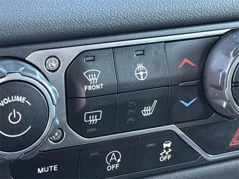 Used 2024 Jeep Wrangler Sahara w/ Safety Group image 31