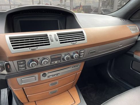 Used 2007 BMW 750i image 40