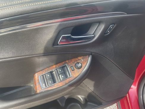 Used 2014 Chevrolet Impala LT w/ Convenience Package image 16