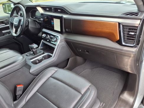 Used 2024 GMC Sierra 1500 Denali w/ Technology Package AWD/4WD image 12
