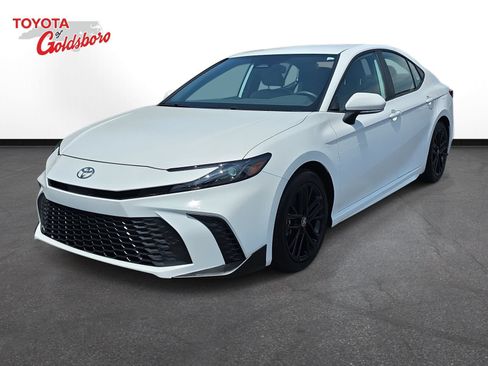 Used 2026 Toyota Camry SE FWD image 1