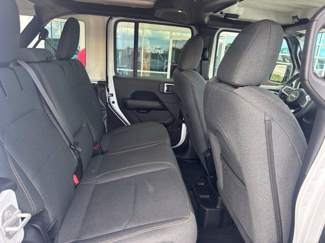 Used 2025 Jeep Wrangler Unlimited Sahara AWD/4WD image 14