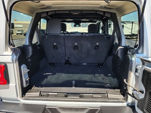 Used 2024 Jeep Wrangler Sahara image 16