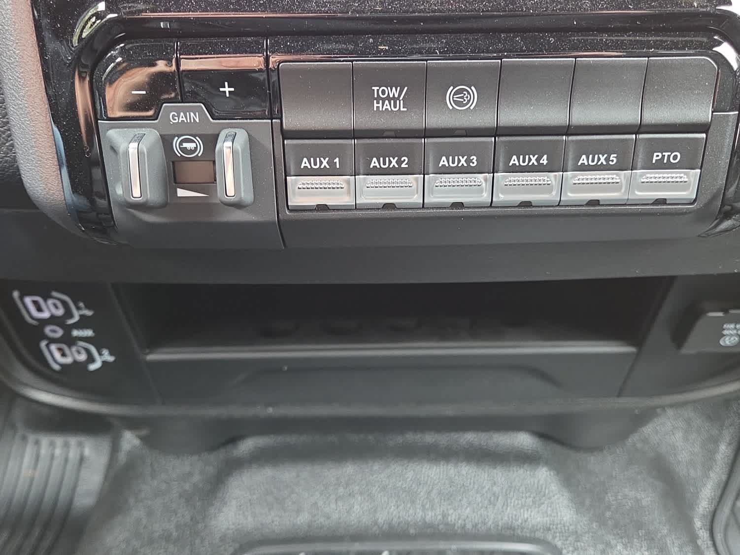 New 2026 RAM 5500 4x4 Crew Cab image 17