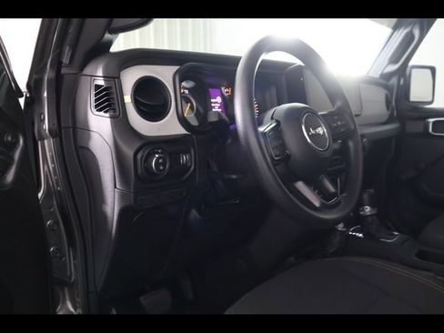 Used 2024 Jeep Gladiator Sport image 10