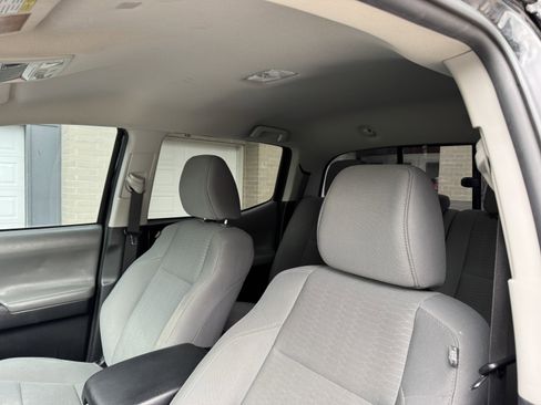 Used 2019 Toyota Tacoma SR w/ SR Convenience Package image 14
