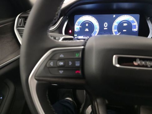 Used 2025 Jeep Grand Cherokee Limited w/ Trailer Tow Package image 15