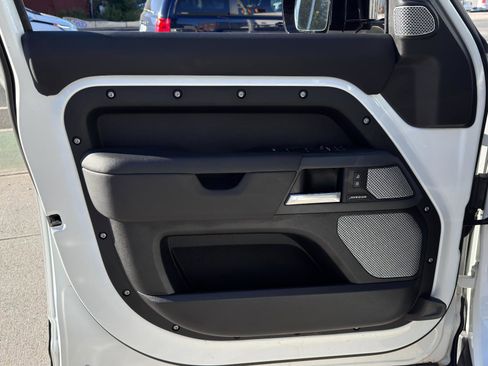 Used 2024 Land Rover Defender 130 X-Dynamic SE image 13