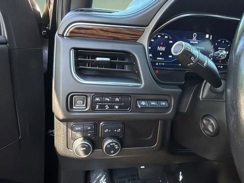 Used 2023 Chevrolet Suburban Premier AWD/4WD image 22