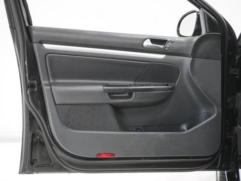 Used 2009 Volkswagen Jetta Wolfsburg Edition FWD image 9