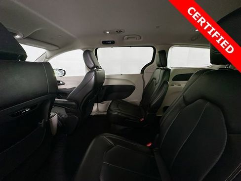 Used 2024 Chrysler Pacifica Touring-L image 23