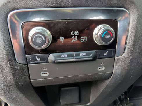 Used 2022 GMC Yukon XL SLT w/ SLT Premium Package image 17