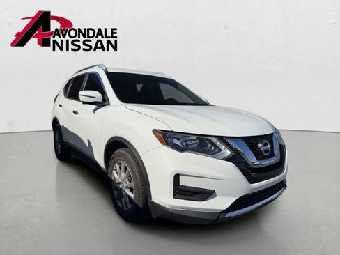 Used 2017 Nissan Rogue SV w/ SV Premium Package FWD image 4