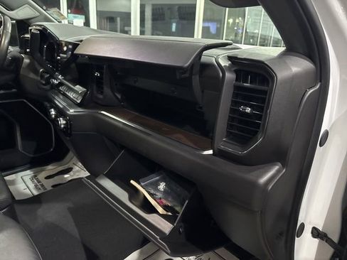 Used 2025 GMC Sierra 1500 SLT AWD/4WD image 36