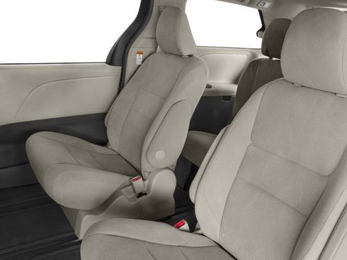 Certified 2017 Toyota Sienna L image 15