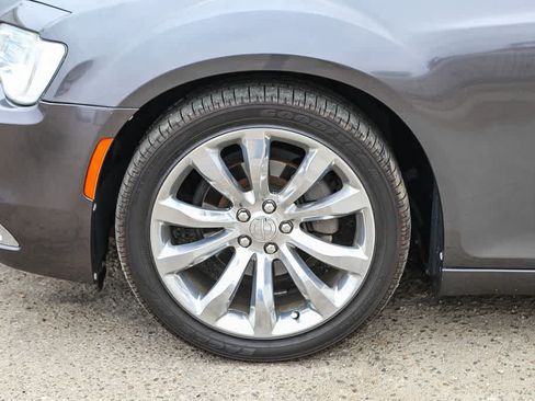 Used 2017 Chrysler 300 Limited RWD image 8
