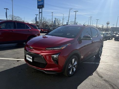 Used 2022 Chevrolet Bolt EUV LT w/ Convenience Package image 1