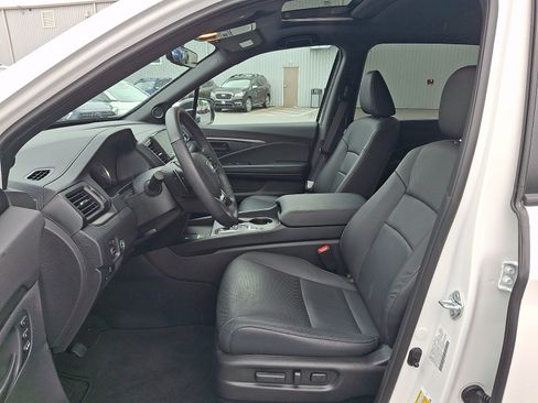 Used 2025 Honda Passport EX-L image 13