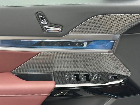 Used 2025 BMW 760i xDrive image 16