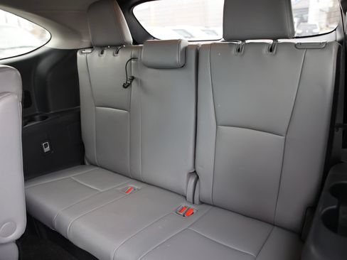 Used 2023 Toyota Highlander XLE AWD/4WD image 22