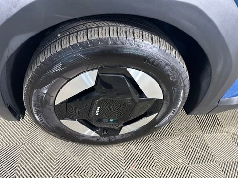 Used 2024 Kia EV9 Wind image 10