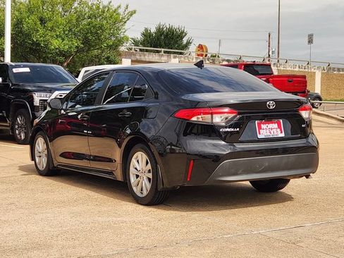 Used 2023 Toyota Corolla LE w/ LE Convenience Package FWD image 4