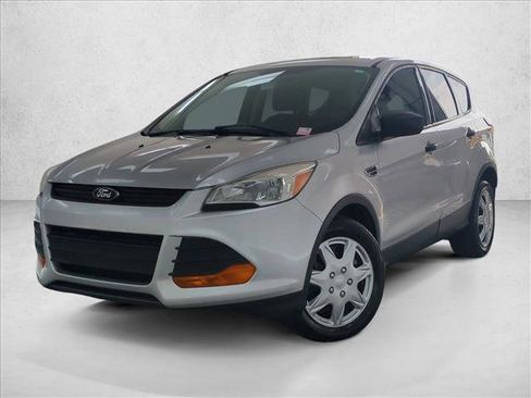 Used 2015 Ford Escape S FWD image 2