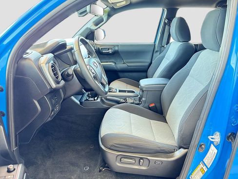 Used 2021 Toyota Tacoma TRD Sport w/ Technology Package image 18