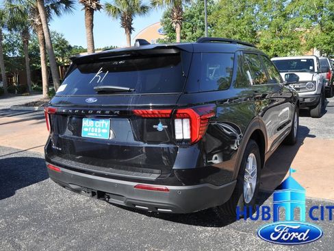 New 2026 Ford Explorer Active RWD image 5