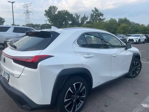 Used 2019 Lexus UX 250h w/ Premium Package AWD/4WD image 17