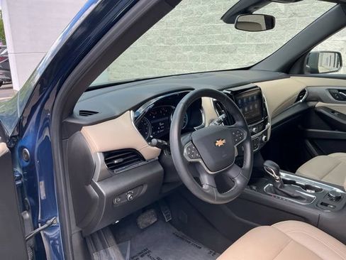 Used 2023 Chevrolet Traverse LT FWD image 14
