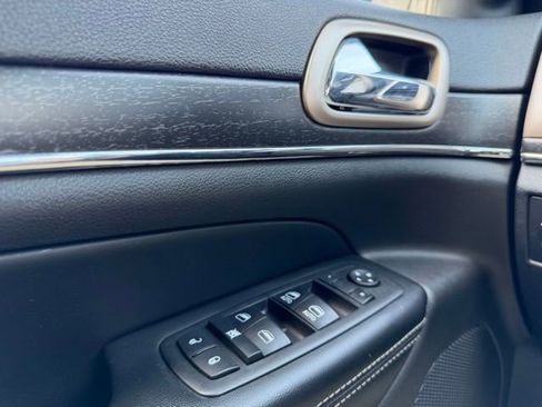 Used 2015 Jeep Grand Cherokee Limited image 16