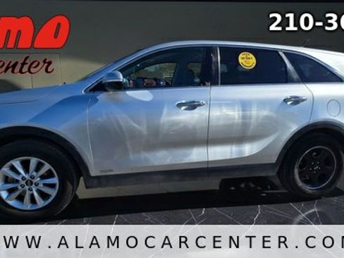 Used 2019 Kia Sorento LX V6 AWD image 2