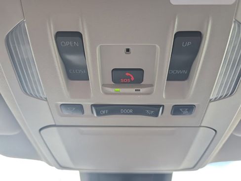 Used 2024 Toyota Highlander XLE image 36