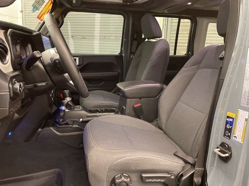 Certified 2024 Jeep Wrangler Sahara w/ Technology Group image 20